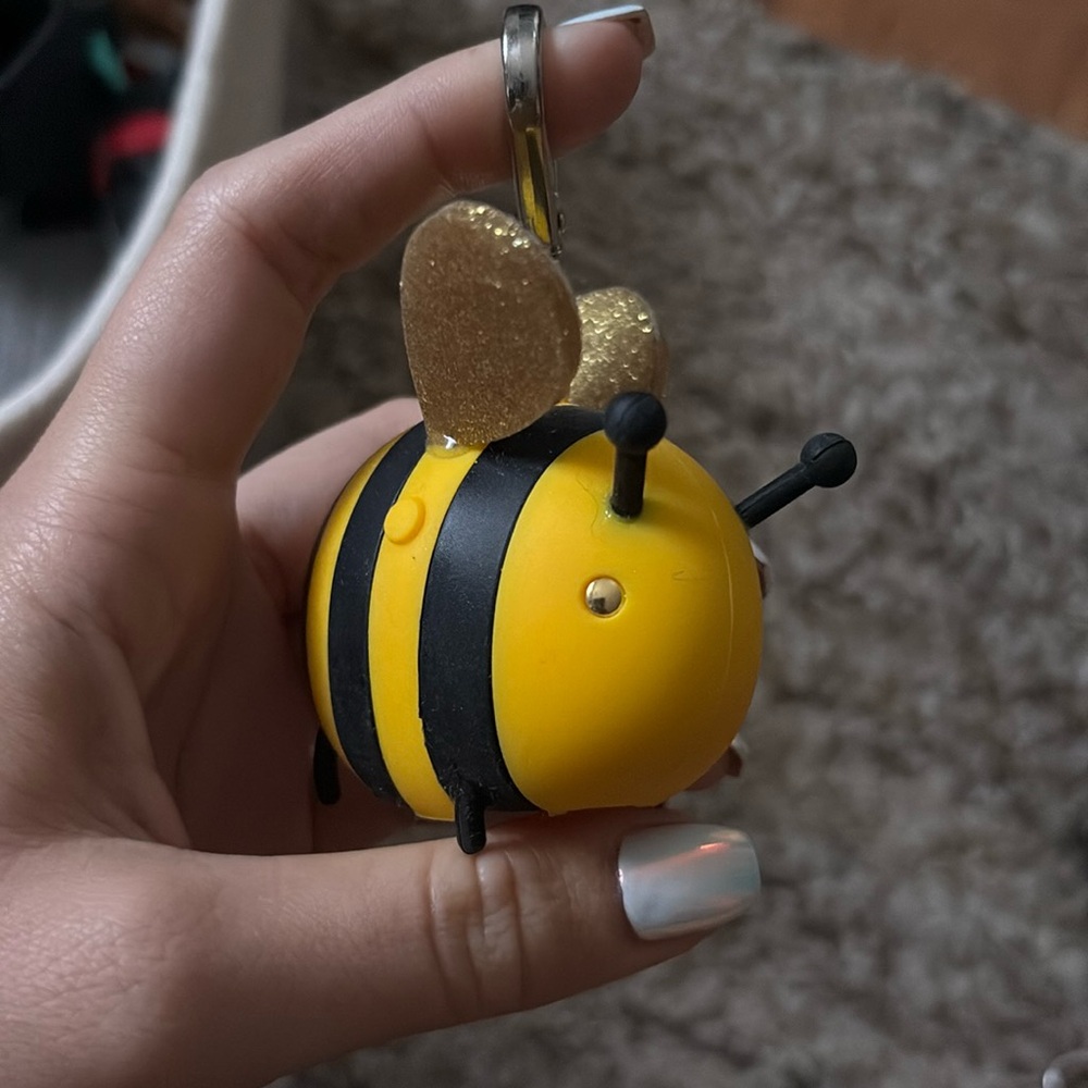 Buzzing bee pocketbac